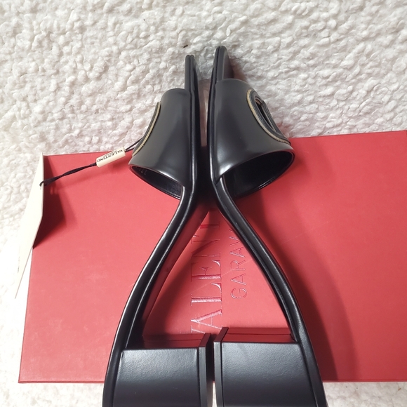 Valentino Garavani Vlogo Cut-Out 60MM Slide Sandal In Calfskin - Picture 6 of 12